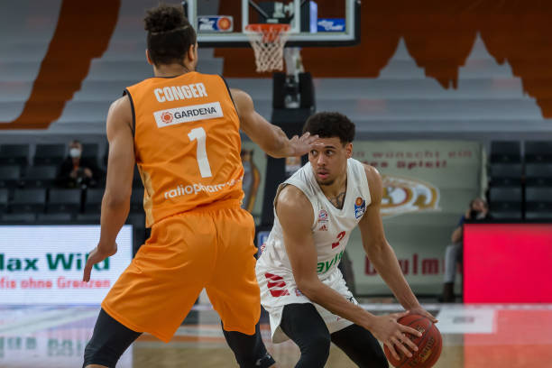 还是赛场外 还是赛场外