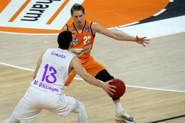 而观众人数 而观众人数